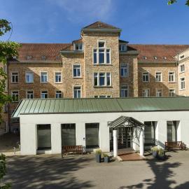 Bildungshaus St. Bernhard - Wohnen und Tagen，位于拉施塔特的酒店