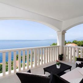 Apartments Villa Bella Vista，位于Gornji Dingač的酒店