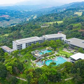 Royal Tulip Gunung Geulis Resort and Golf，位于茂物的酒店