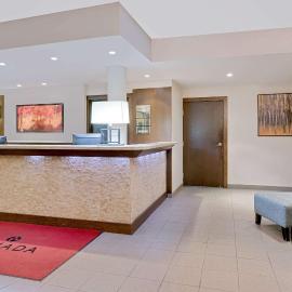 Ramada by Wyndham Kamloops，位于坎卢普斯的酒店