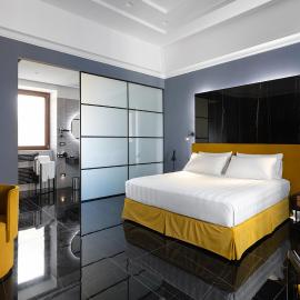 Hotel Poerio 25 Boutique Stay，位于那不勒斯的酒店