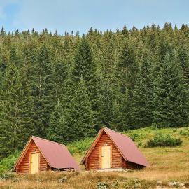 Sustainable Samel's Cottage Hrid's lake Prokletije，位于普拉夫的酒店