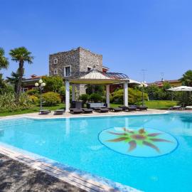 Private Luxury Villa with Pool，位于莫尼加的酒店