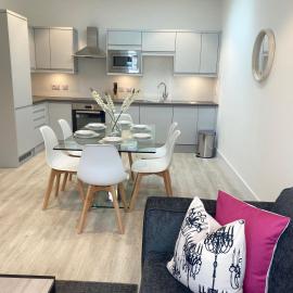 Peak at Fleet Heights Apartment Four，位于弗利特的酒店