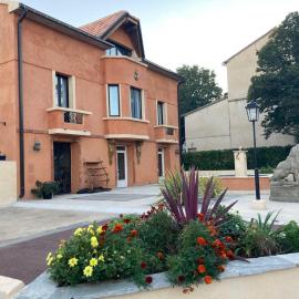 Hôtel La Demeure Coloniale，位于莫里亚尼海滩的酒店