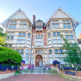 Yarrow Hotel，位于布罗德斯泰的酒店
