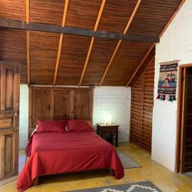 Cabaña del Pedregal，位于圣克里斯托瓦尔-德拉斯卡萨斯的酒店