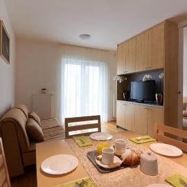 Rooms & Apartments Proteus - Postojna Cave Park,位于波斯托伊纳的酒店