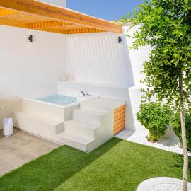 ETHOS Luxury Home - Seaview Villa with Hot-Tub!，位于伊莱恩的酒店