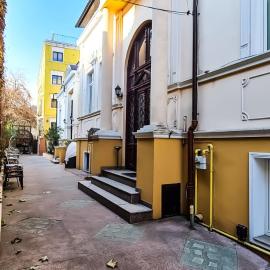 5 Stars High Hostel，位于布加勒斯特的酒店