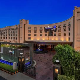 Radisson Blu Plaza Delhi Airport，位于新德里的酒店