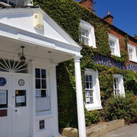 Blue Bell Hotel，位于贝尔福德的酒店