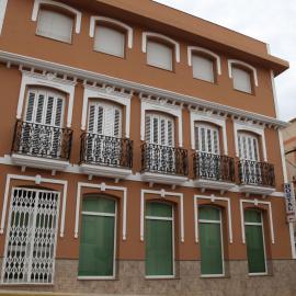 Hostal Avenida，位于塔韦尔纳斯的酒店