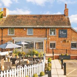 The Knife & Cleaver，位于Houghton Conquest的酒店