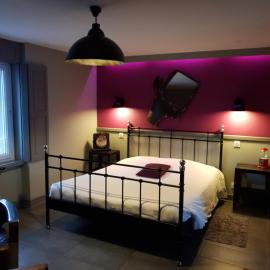 Hotel restaurant La Pêcherie - Le manoir d'à coté - Les 5 ruches -Logis hôtels，位于库尔瑟勒·苏尔·梅尔的酒店