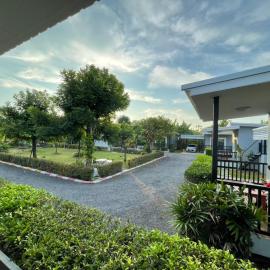 Baan Ruay Suk Resort, Lopburi