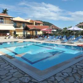 Kerkyra Studios & Apartments，位于贝尼蔡斯的酒店