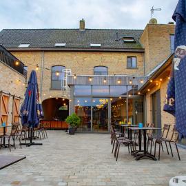 Oud Gemeentehuis，位于Poelkapelle的酒店
