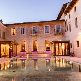 Corte Regia Relais & Spa,位于明乔河畔的瓦雷奇奥的酒店