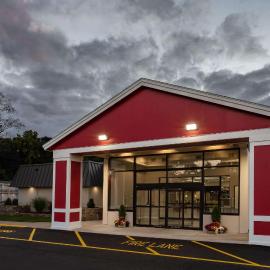 Ramada by Wyndham Hartford North - Bradley Airport，位于温莎洛克斯的酒店