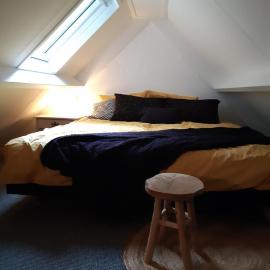 Vakantiehuis aan het Bos - net gerenoveerd!，位于Bant的酒店