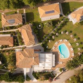 Mandraki Village Boutique Hotel,位于考考纳里斯的酒店