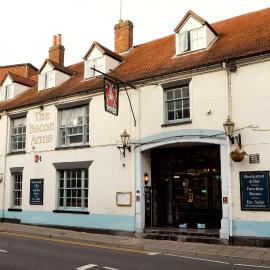 Bacon Arms, Newbury,位于纽伯里的酒店