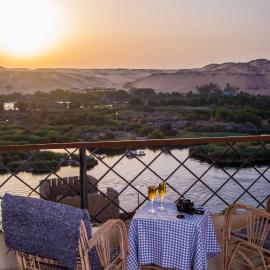 ASWAN NILE PALACE (swimming pool-rooftop-Nile view)，位于阿斯旺的酒店