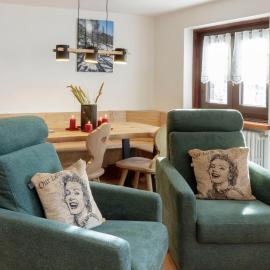 HelloChalet - Maison Mont Fleury- newly refurbished 50 mt center and ski bus stop
