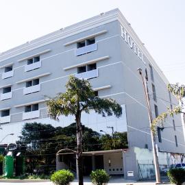 HOTEL BOMBONATO UBERABA - Fácil Acesso ao Aeroporto e parque de Exposições ABCZ，位于乌贝拉巴的酒店