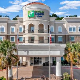 Holiday Inn Express Hotel & Suites Lufkin South by IHG，位于拉夫金的酒店