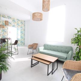 Hostal Tropical,位于莫特里尔的酒店