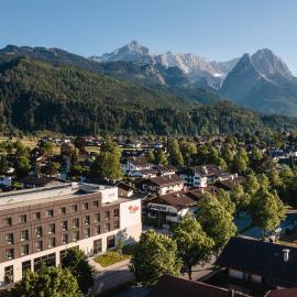 aja Garmisch-Partenkirchen，位于加尔米施-帕滕基兴的酒店