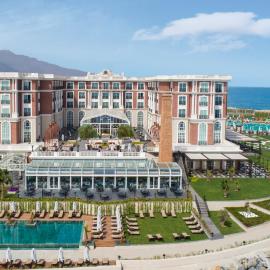 Kaya Palazzo Resort & Casino，位于凯里尼亚的酒店