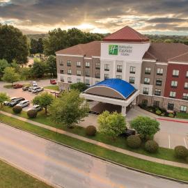 Holiday Inn Express and Suites Springfield Medical District by IHG，位于斯普林菲尔德的酒店