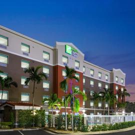 Holiday Inn Express & Suites Pembroke Pines-Sheridan St by IHG