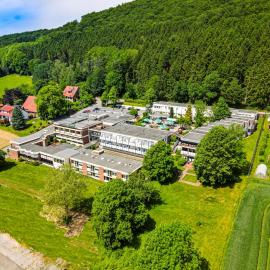 Hotel Wiehen-Therme，位于Hüllhorst的酒店