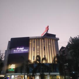 Hotel Royal Shelter，位于瓦皮的酒店