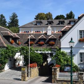Hotel Landhaus Fuhrgassl-Huber，位于维也纳的酒店