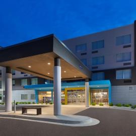 Tru By Hilton Comstock Park Grand Rapids, MI,位于康斯托克公园的酒店