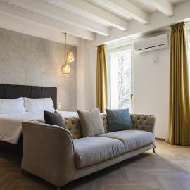 LUXURY SUITES ROCOPOM - Lake Front，位于莱科的酒店