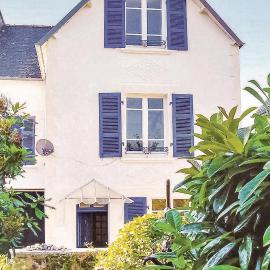 Lovely Home In Chateauneuf Du Faou