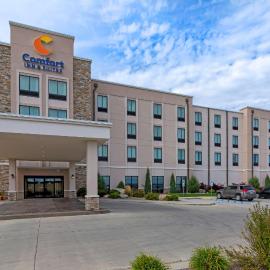 Comfort Inn & Suites Mandan - Bismarck，位于Mandan的酒店