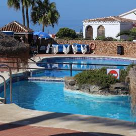 El Capistrano Village Spacious home, large terrace，位于内尔哈的酒店