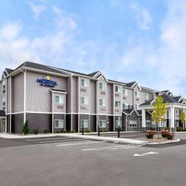 Microtel Inn & Suites by Wyndham Farmington，位于卡南代瓜的酒店
