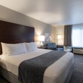 Oxford Suites Portland - Jantzen Beach，位于波特兰的酒店