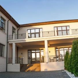 Colinele Aurii Cimislia,位于Cimişlia的酒店