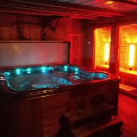 Sea You Soon privé kamer met jacuzzi en sauna，位于布列登的酒店