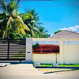 Abbi Holiday Entire Private Villa with Swimming Pool - jaffna town，位于贾夫纳的酒店