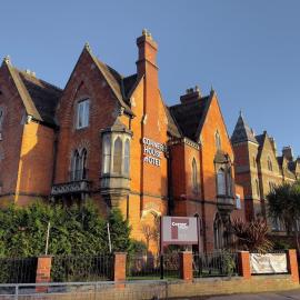 The Corner House Hotel，位于汤顿的酒店